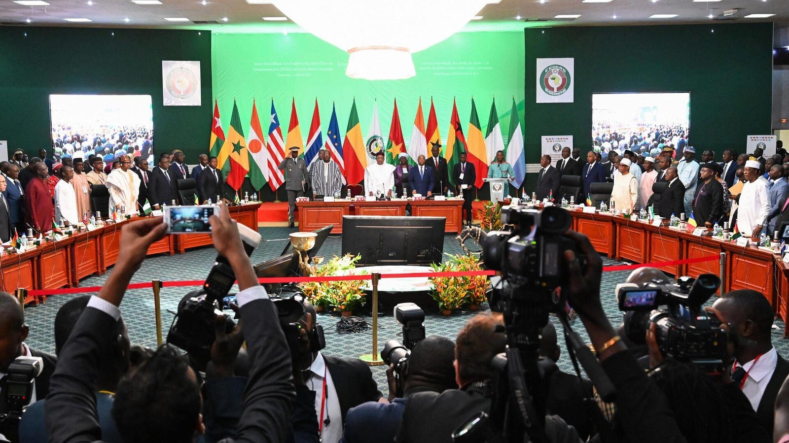 burkina-faso-mali-ve-nijerin-ecowastan-ayrilmasi-ve-sahel-devletleri-ittifakinin-kurulusu-SkElf2Pr.jpg