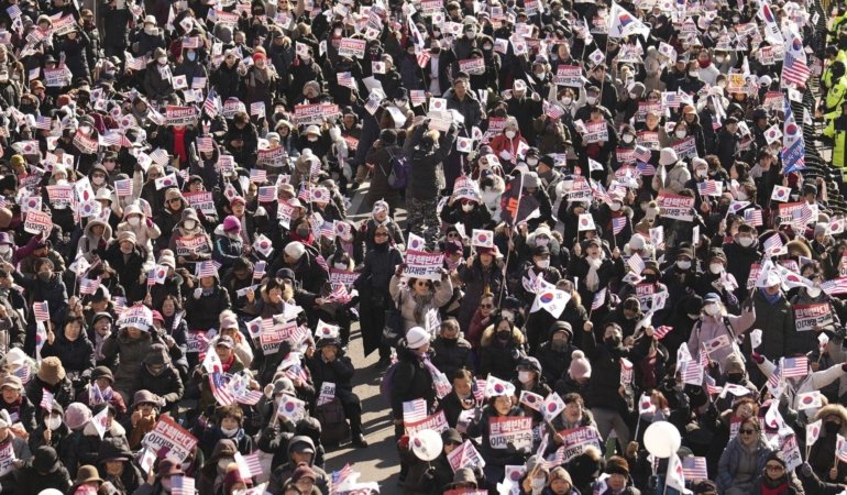 Güney Kore’de Devlet Başkanı Yoon Suk-yeol İçin Tutuklama Emri