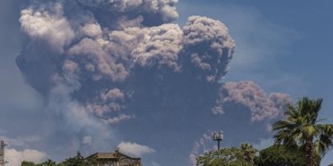 etna-yanardagi-2025-patlamasi-guclu-ve-yikici-doga-olayi-JWYABl3Z.jpg