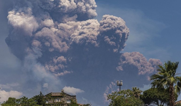 Etna Yanardağı 2025 Patlaması: Güçlü ve Yıkıcı Doğa Olayı