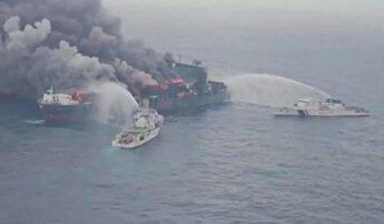 Hindistan’ın Kerala Kıyılarında Büyük Deniz Kazası ve Yangın Olayı