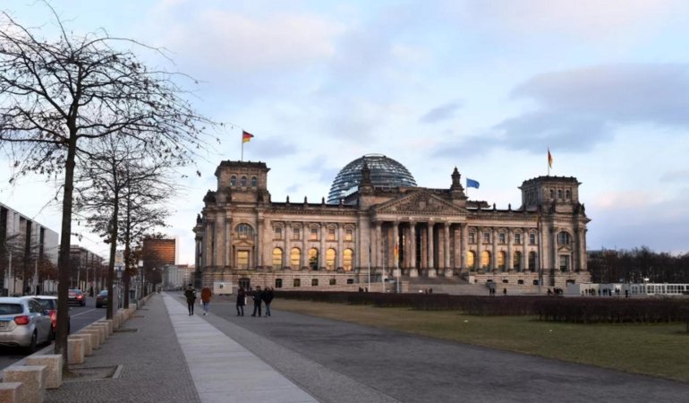 Köln’de Büyük Operasyon: 3 Patlamamış Savaş Bombası için Toplu Tahliye