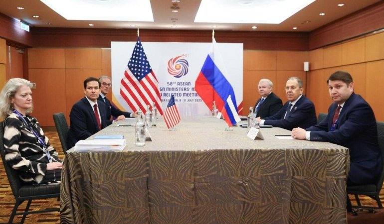 Malezya’da Rusya ve ABD Dışişleri Bakanlarının Görüşmesi