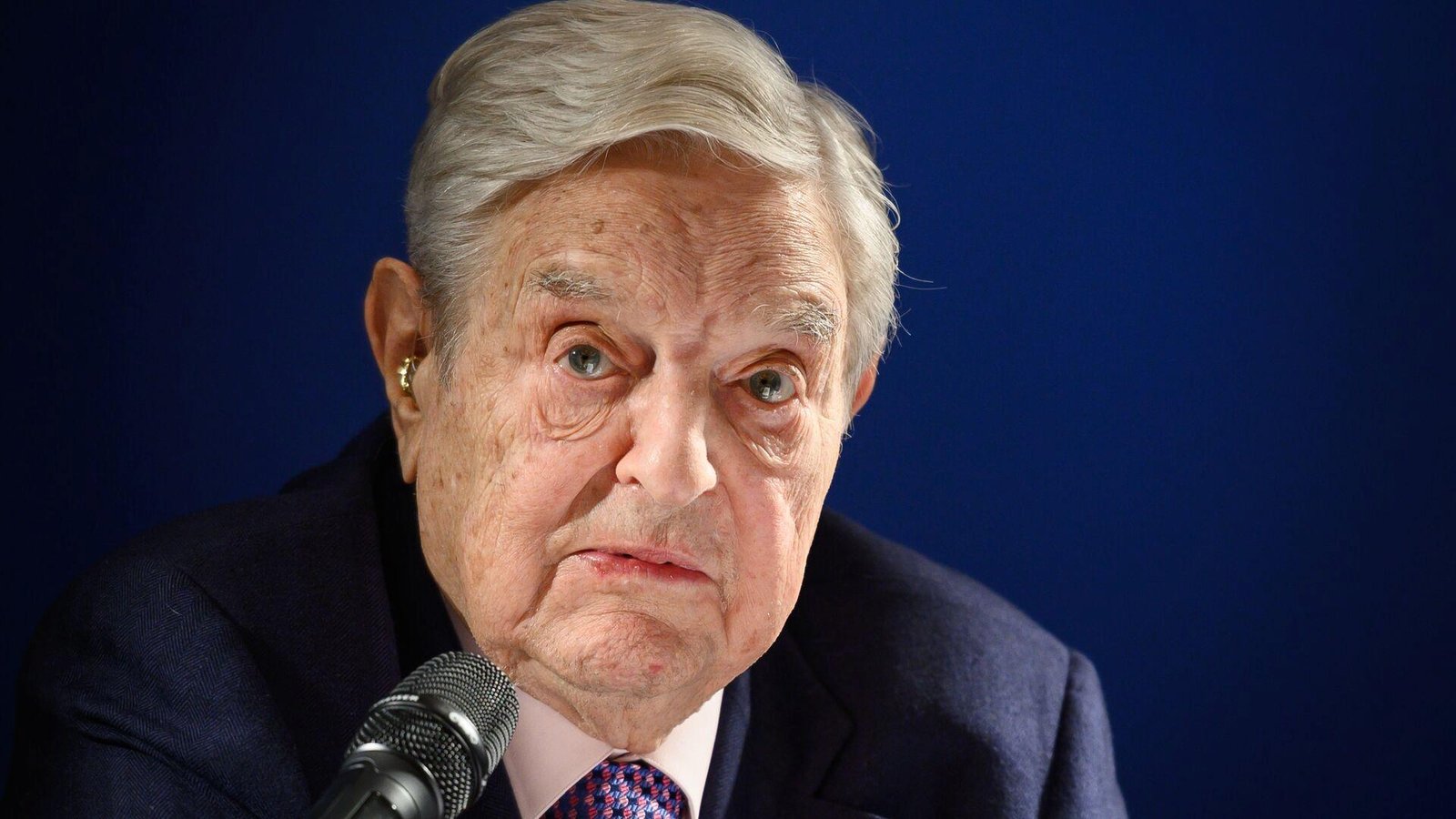 gelisen-kuresel-oyunlarda-abd-trump-ve-soros-tartismasi-baskanlik-stratejileri-ve-uluslararasi-mudahaleler-nrIDQdPC.jpg