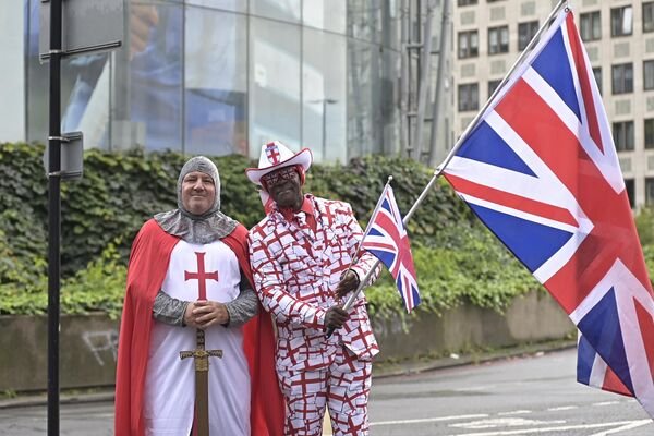 Londra Göç ve Ulusal Kimlik Gösteren Protestolarında Çeşitli Sesler: Eylem, Konuşmacılar ve Karşıt Tutumlar