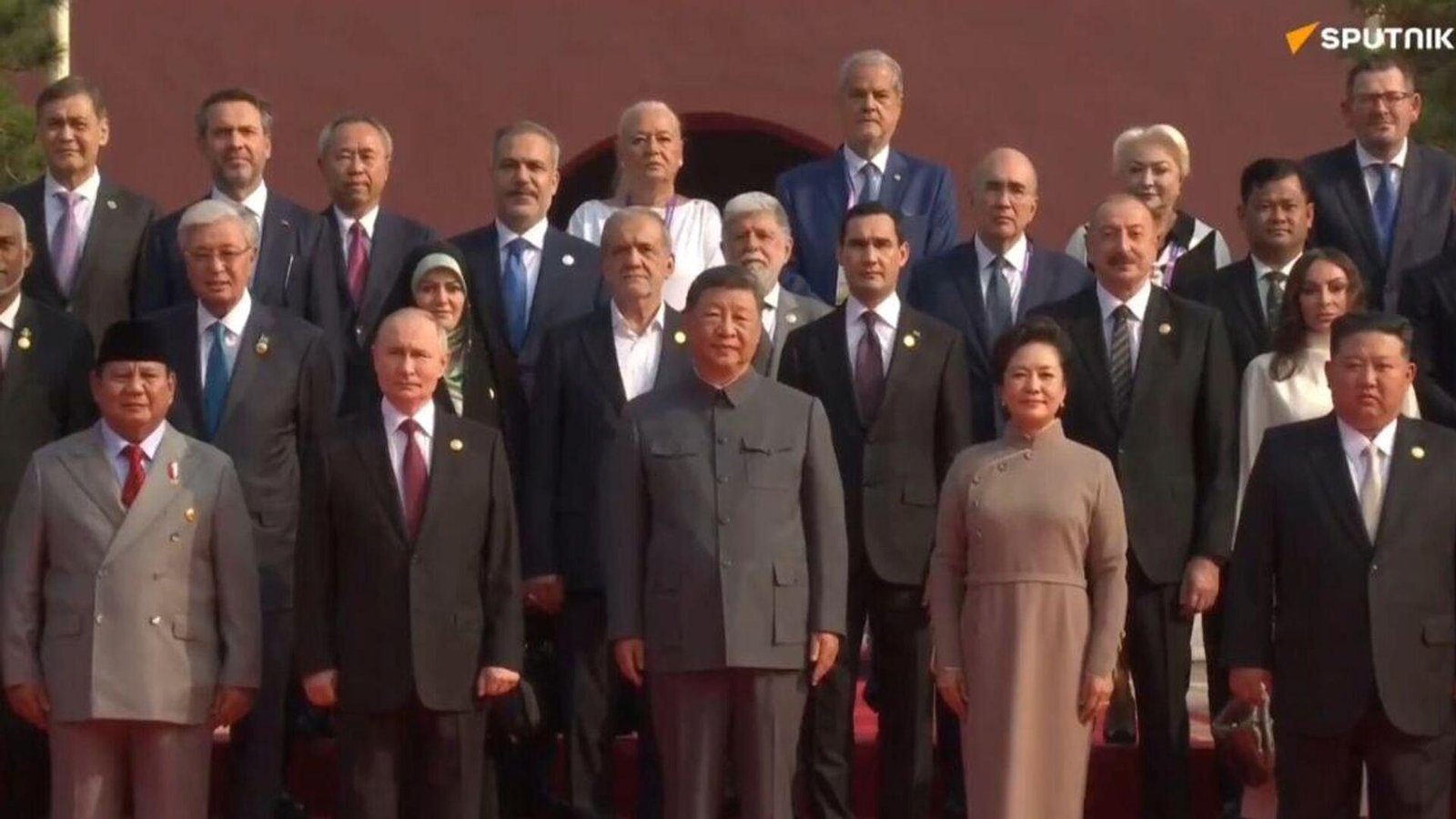 pekinde-80-yildonumu-kutlamalarinda-putinin-askeri-gecit-torenine-katilimi-ve-uluslararasi-protokol-9BJK34Tg.jpg