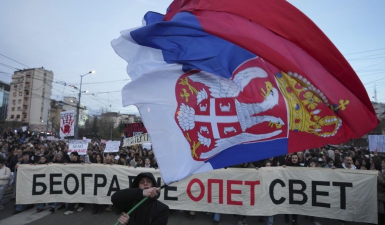 Sırbistan’da Gösteri İzdüşü: SVR Analizinde Avrupa Blokajı ve Ulusal Direniş