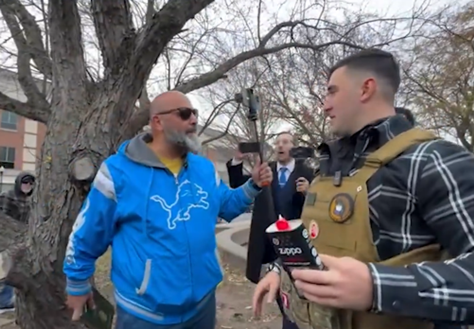 Dearborn’daki Gösteride Siyasi Figürler ve Toplumsal Gerilim: Dini Hizmetlere Yönelik Tepkiler