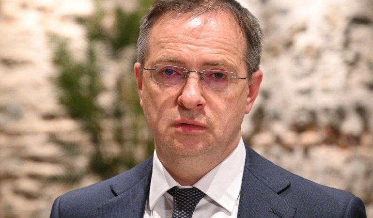 Medinskiy’den Kallas’a Yanıt: Tarihsel Yolculuk ve Siyasi Açıklamalar