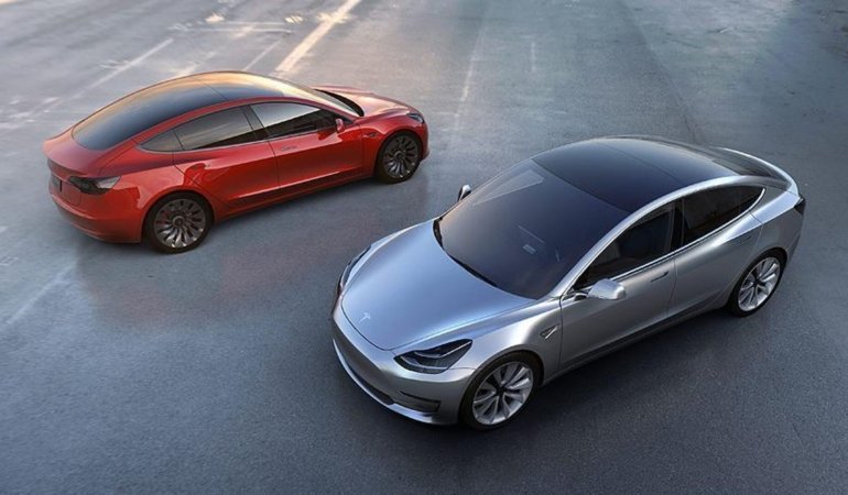 NHTSA Soruşturması: Tesla Model 3 Kapı Kollarında Güvenlik Endişeleri ve Acil Durum Kullanımı