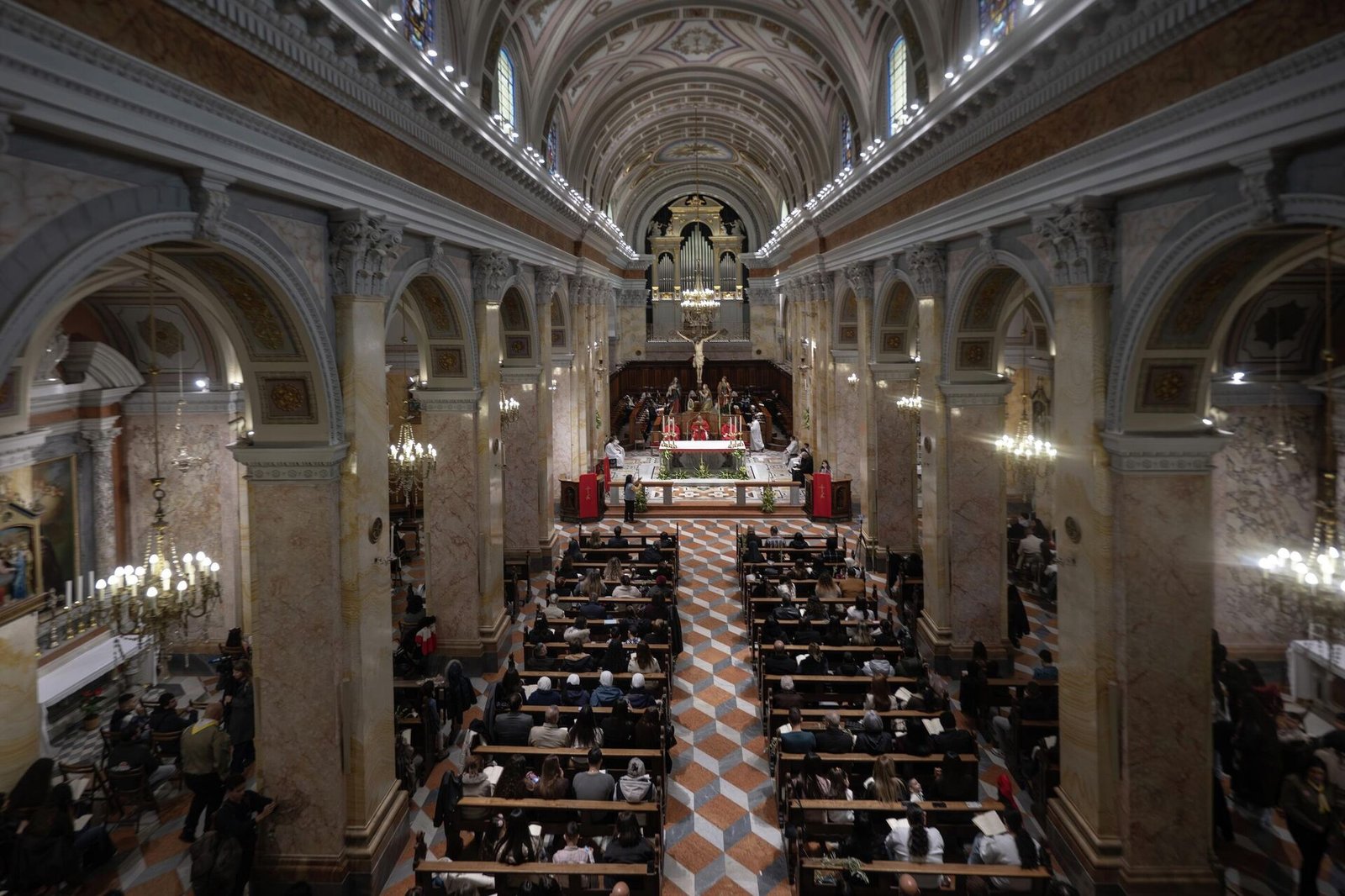 Kudüs’te Kutsal Mekanlara Erişim ve Yetkili Gözetim: Pizzaballa’nın Kilisesi’nde Ayin Tartışması