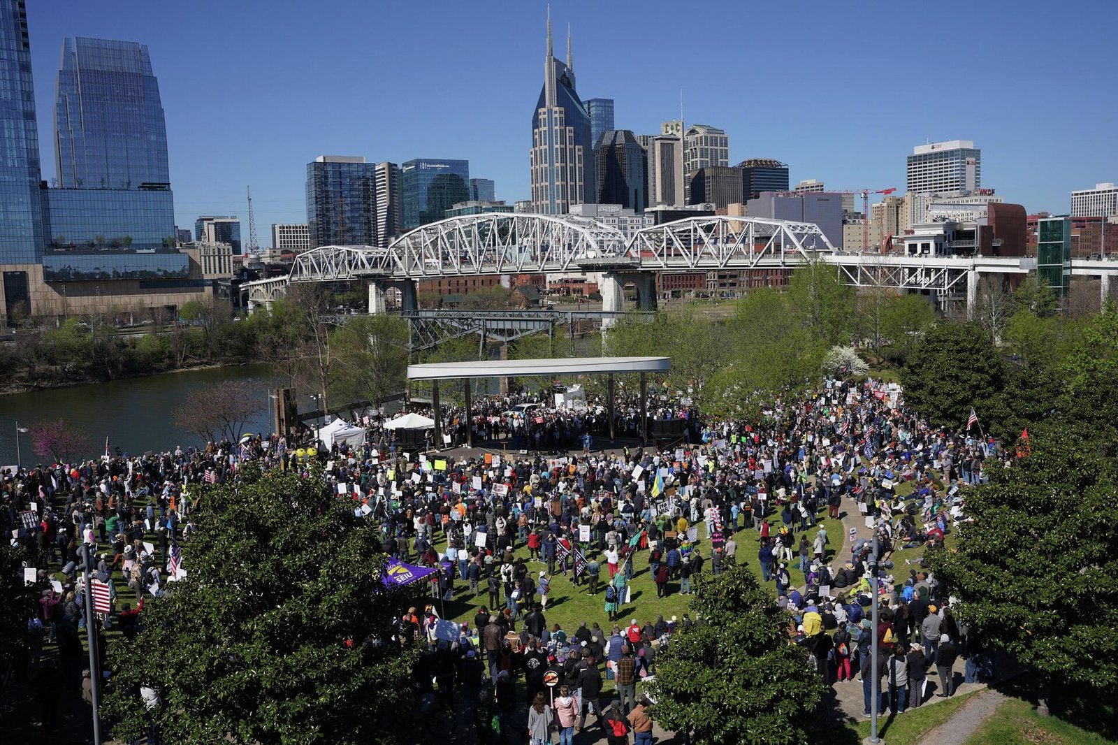 No Kings Protestoları: Ülkeler Arası Dayanışma ve Yüzlerce Şehrin Katılımı