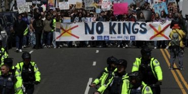 no-kings-protestolari-ulkeler-arasi-dayanisma-ve-yuzlerce-sehrin-katilimi-mZcC1UVM.jpg
