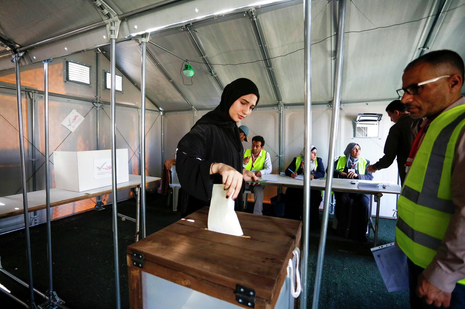 Gazze'de Yerel Seçimler: Sandıklar Açıldı ve Yardımlar Sürüyor