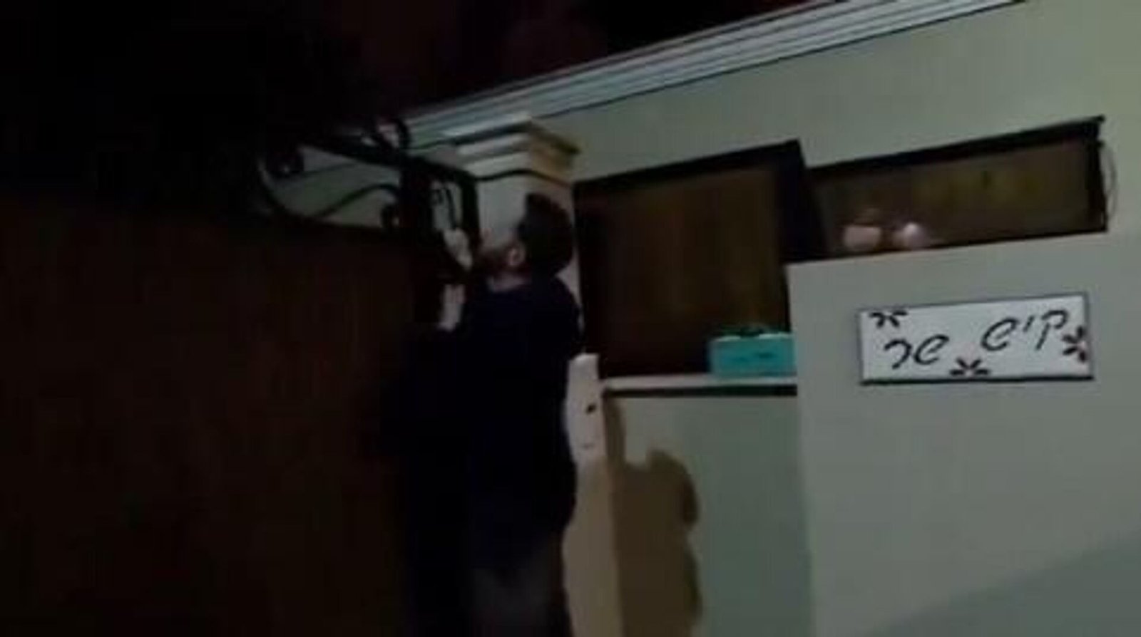 İsrail Bakanı Kisch’in Kapısında Yardım Çığlığı: Sığınak Arayan Öğretmenin Feryadı