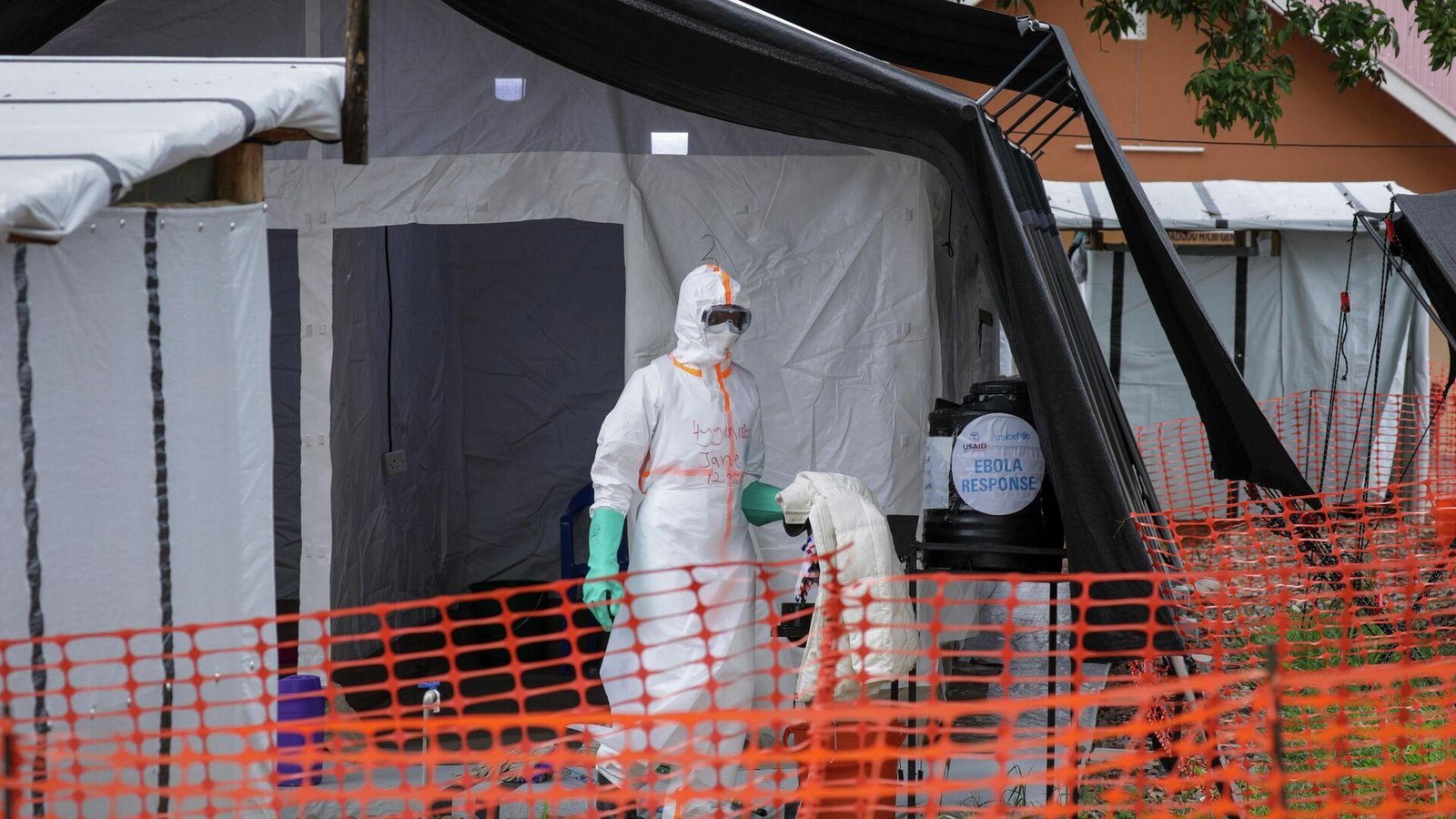 kenyada-kurulan-tesisler-ve-ebola-yaklasimlari-uzerine-yeni-bir-tartisma-RUKOL8sI.jpg