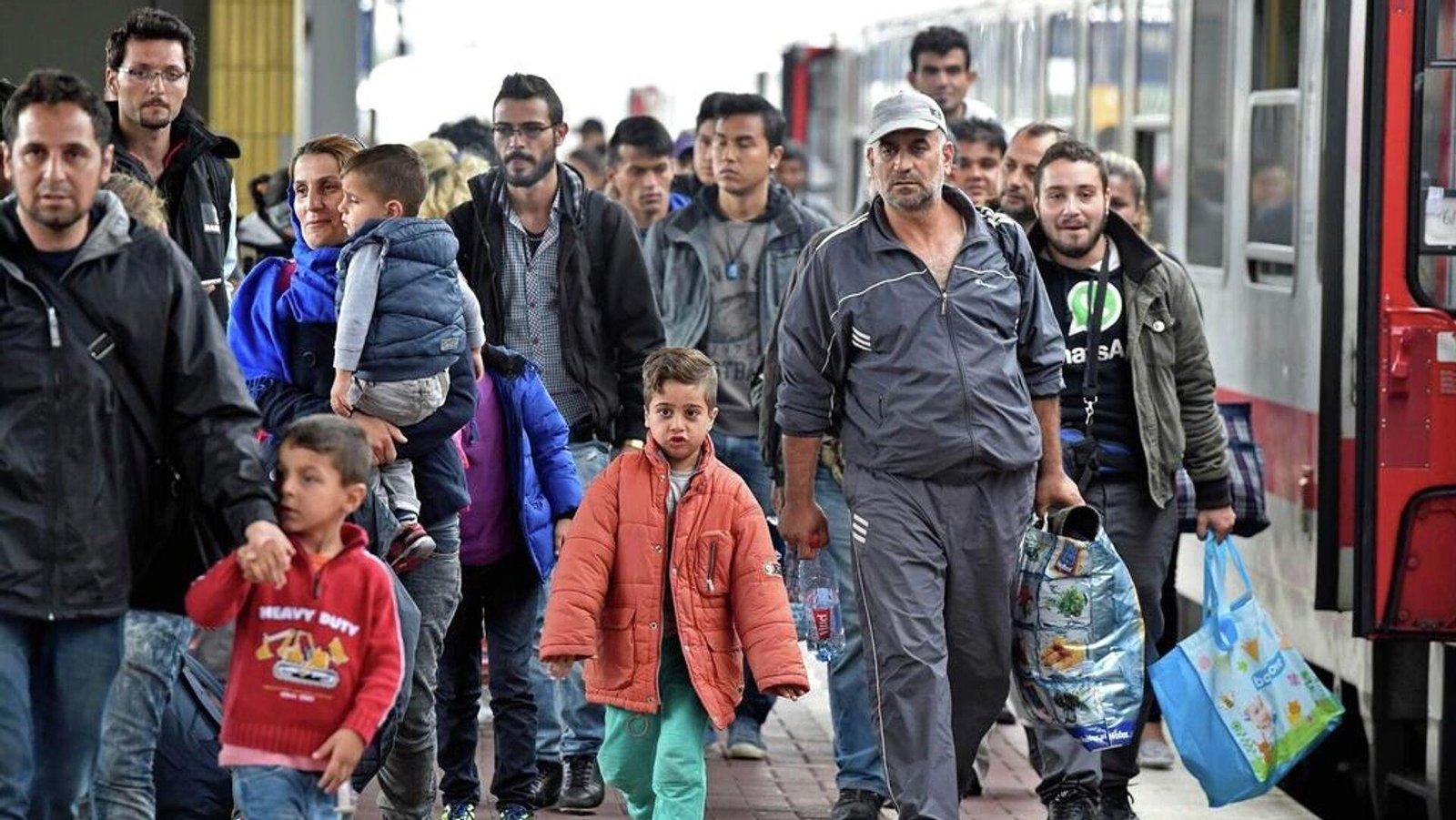 abde-goc-yonetiminde-yeni-donem-geri-gonderme-merkezleri-ve-gozalti-sureleri-JihJhEvm.jpg