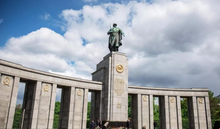 Berlin’in Anıtsal Tartışması: Rusya’yı Anma ve Tarih Yaklaşımı Üzerine Siyasi Tartışmalar