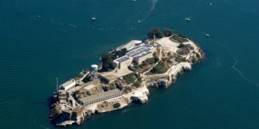 alcatraz-aciklarinda-tekne-kazasi-kayip-ve-kurtarma-operasyonu-JIIHSSuE.jpg