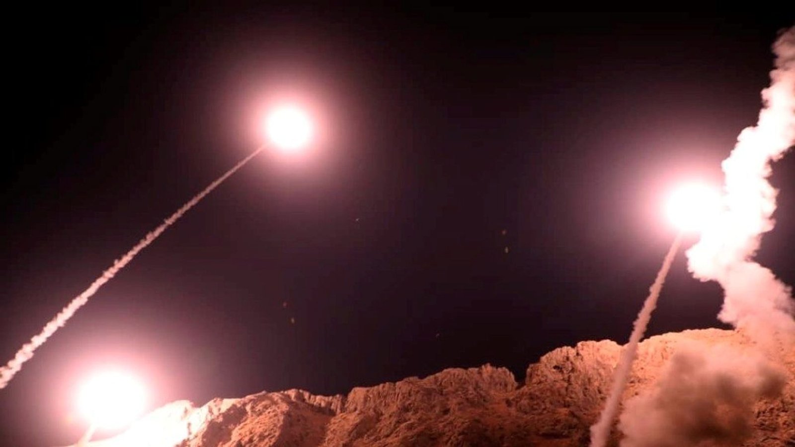 iran-devrim-muhafizlarinin-sinirlari-asan-ikinci-gozdagi-abdnin-ortadogu-operasyonlari-ve-hurmuz-taramasi-WiwHVumk.jpg