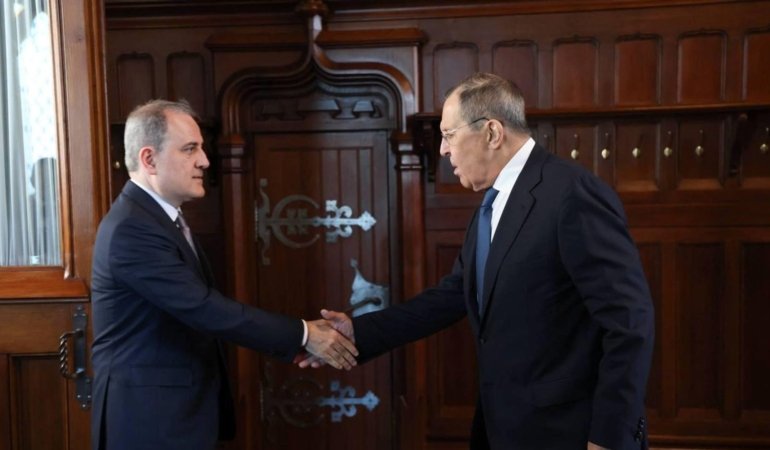 lavrov-iran-etrafinda-artan-tansiyon-kuresel-ekonomi-ve-guvenlik-icin-risk-olusturuyor-CuuwZIMQ.jpg