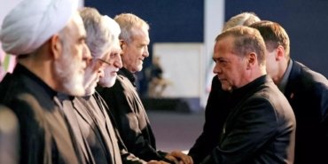 medvedevin-iran-ziyareti-ve-rus-iran-stratejik-isbirligi-uzerine-guncel-degerlendirme-FaBf3k7l.jpg