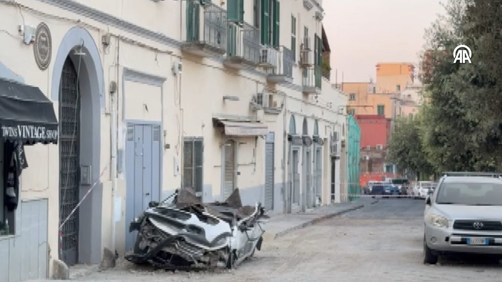 napoli-yakinlarindaki-campi-flegreide-depremin-ardindan-yasananlar-ve-etkileri-6AfqE6N9.jpg